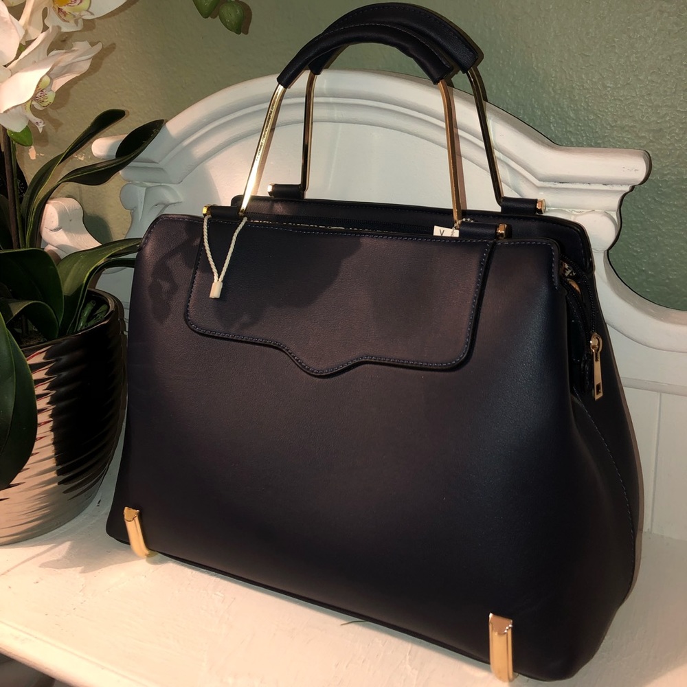 Medium sized navy purse (new without tags) - Picture 1 of 5